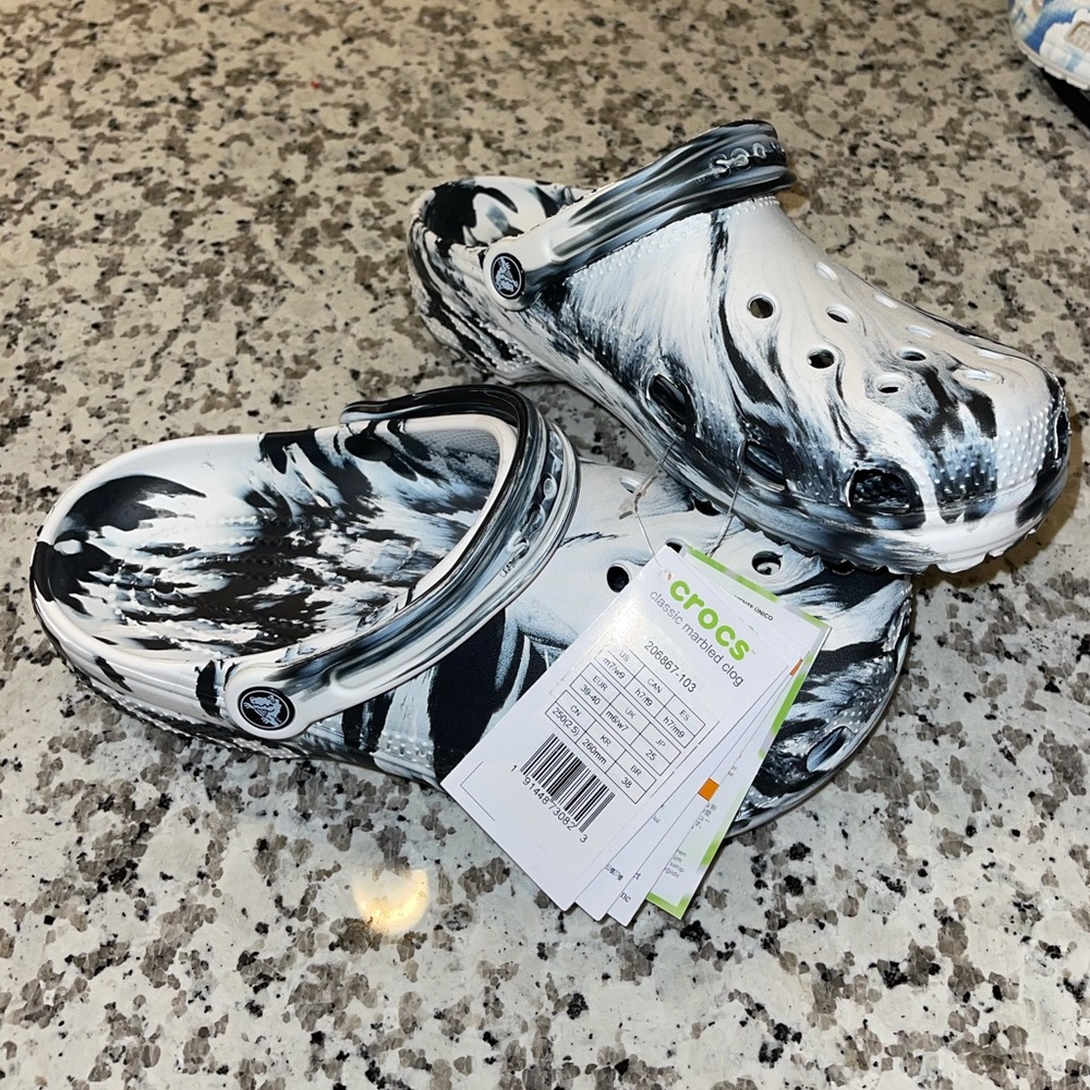 Women’s or Unisex Crocs. 🐊